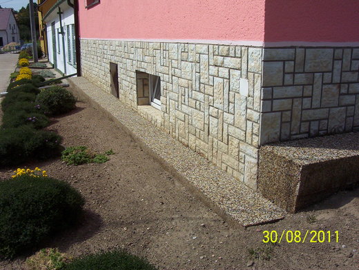Okapový chodník